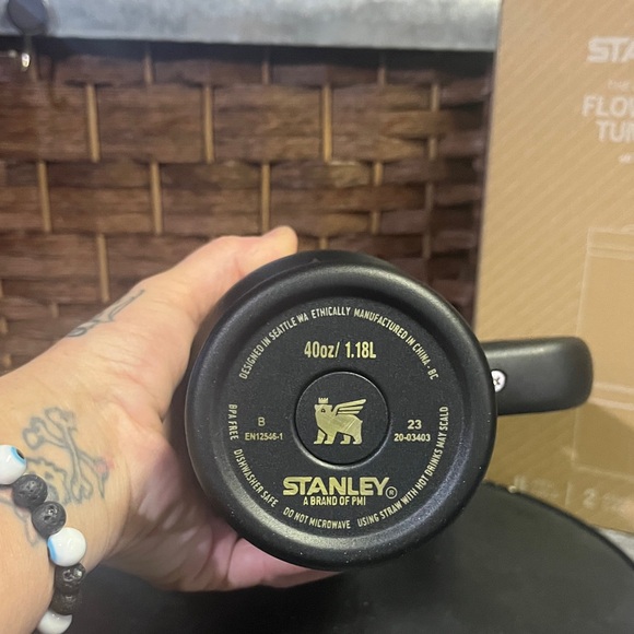 Black Fashion Patterned Tumbler - Picture 6 of 7